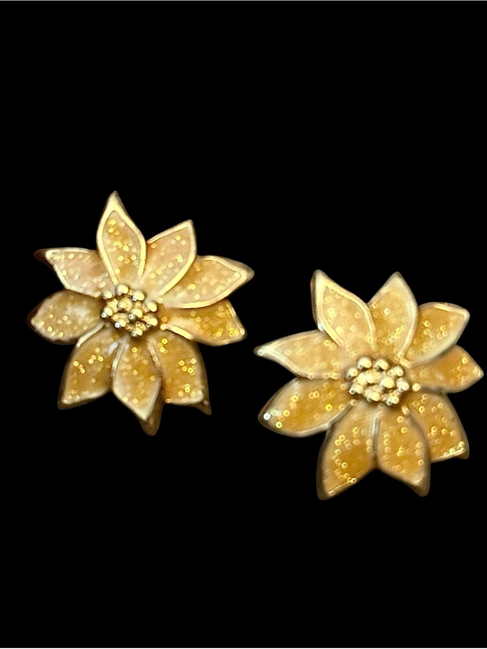 Vintage Avon gold glittery enamel poinsettia clip on earrings